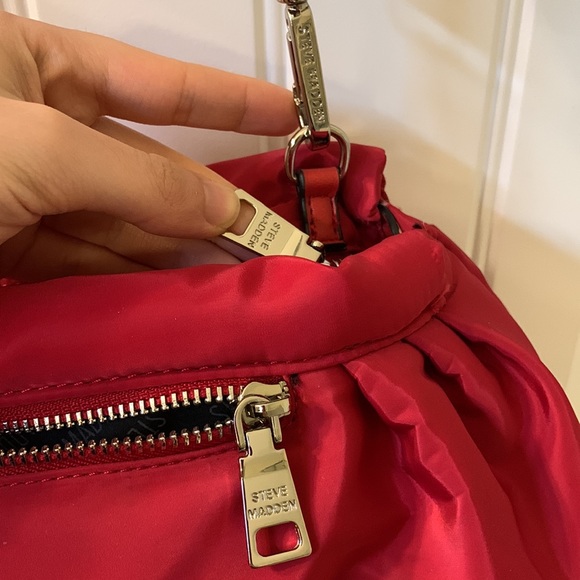 Steve Madden Puffy Dumpling Clutch Red Crossbody - Picture 11 of 16